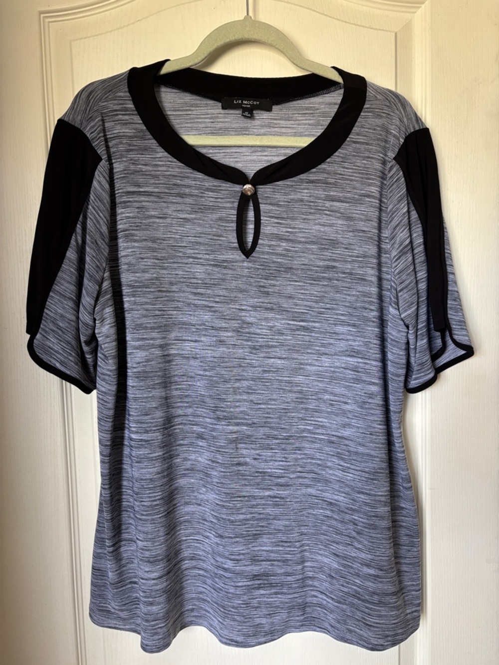 Liz & Co Heathered Gray Short-Sleeve Top with Black Trim and Keyhole